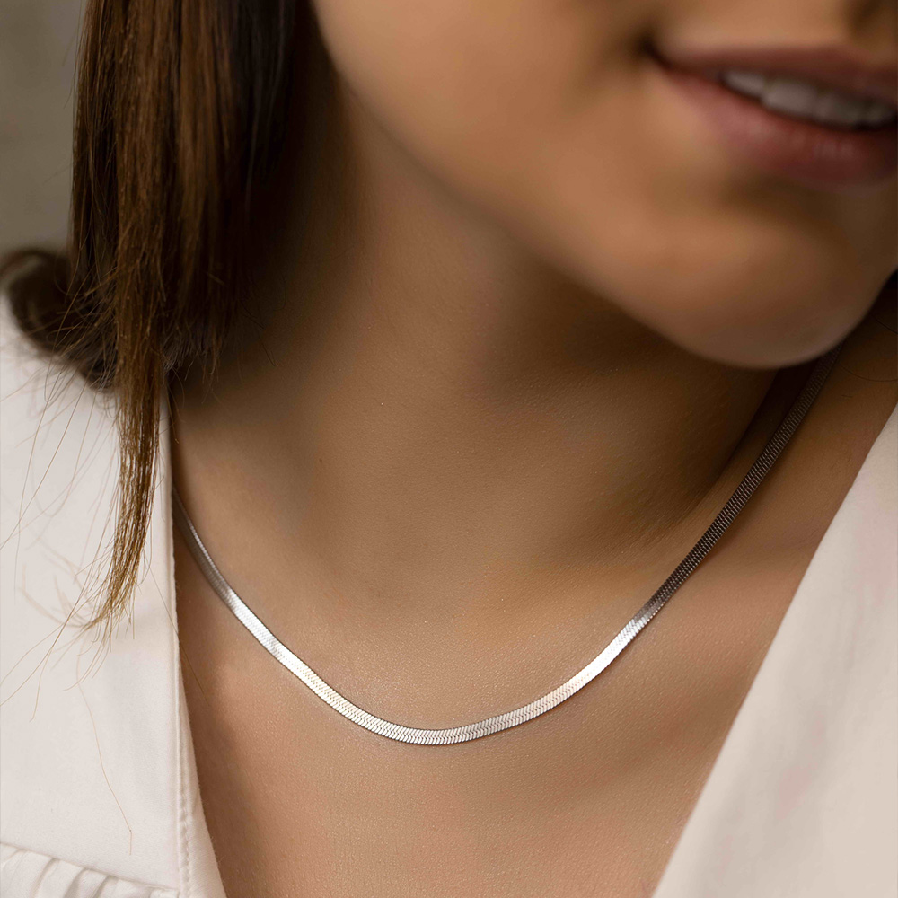 گردنبند مدل ماری نقره ای 